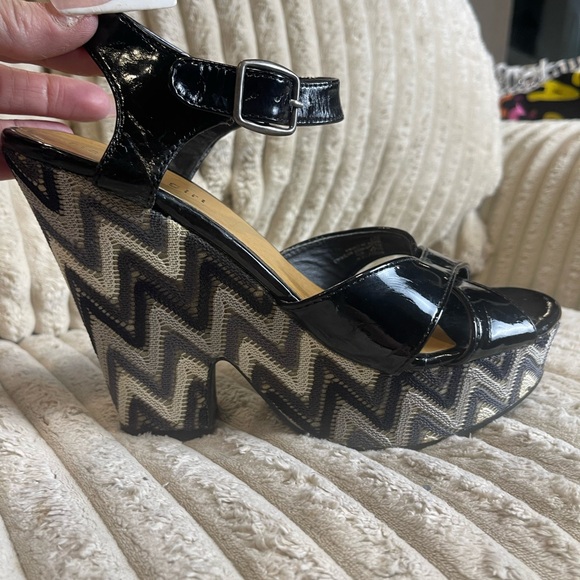 Madden Girl Shoes - Madden Girl Black and Cream Zigzag Platform Sandals